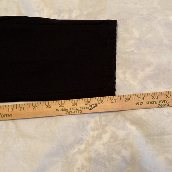 DKNY 10 w30 L27 black stretch slim straight pants. Great for work. - Picture 5 of 11